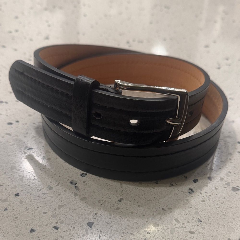 Men's Black Leather Belt Casual Sleek Silver-tone Buckle Size 34-36 NWOT